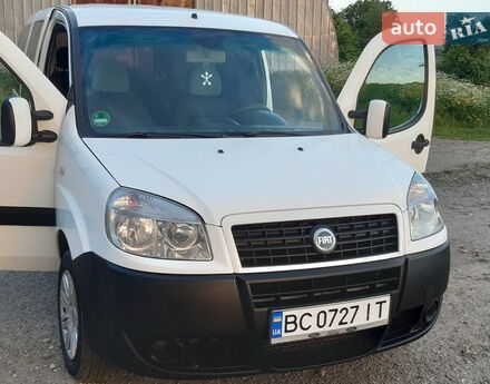 Фото на відгук з оцінкою 3.8   про авто Fiat Doblo груз.-пасс. 2006 року випуску від автора “Олег” з текстом: Місткий автомобіль. Економний 6 л/100 км. Потужний двигун 1,9.З мінусів: незручне сидіння, погана...