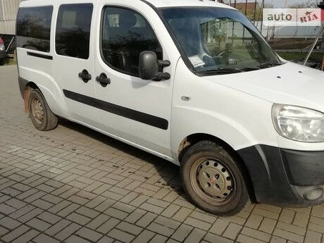 Fiat Doblo пасс. 2008 года