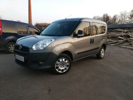 Фиат Добло пасс. 2011 года Fiat Doblo пасс. 2011 года