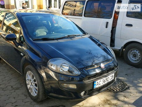 Фиат Гранде Пунто 2010 года Fiat Grande Punto 2010 года