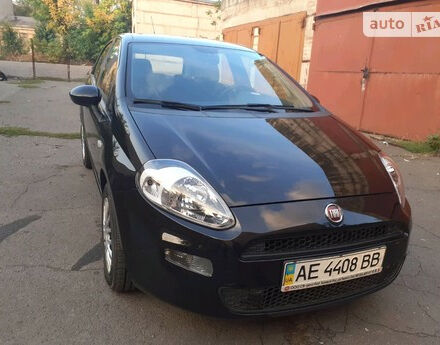 Фото на отзыв с оценкой 4.6 о Fiat Grande Punto 2013 году выпуска от автора "Александр" с текстом: Отличная машина для города! Супер маневренная, достаточно комфортная и очень экономная! Расход в ...