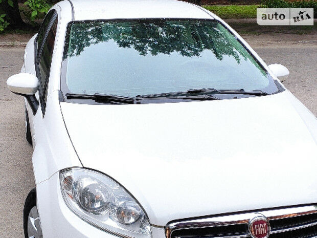 Фиат Линеа 2013 року Fiat Linea 2013 року