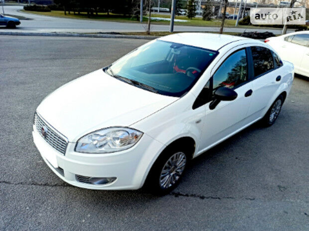 Фиат Линеа 2012 року Fiat Linea 2012 року