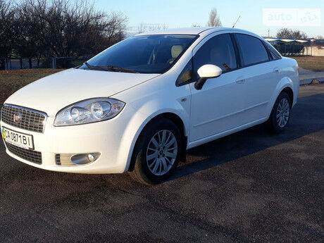 Фиат Линеа 2012 року Fiat Linea 2012 року