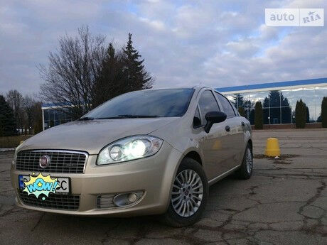 Фиат Линеа 2013 року Fiat Linea 2013 року