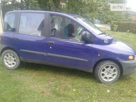 Фиат Мультипла 1999 року Fiat Multipla 1999 року