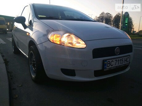 Фиат Пунто 2011 року Fiat Punto 2011 року