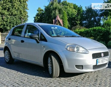 Фото на отзыв с оценкой 4 о Fiat Punto 2010 году выпуска от автора "Александр" с текстом: Отличный автомобиль для города, экономичный. Довольно вместительный салон.