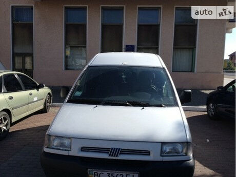 Фиат Скудо 1997 року Fiat Scudo 1997 року