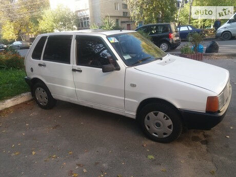 Фиат Уно 1988 года Fiat Uno 1988 года