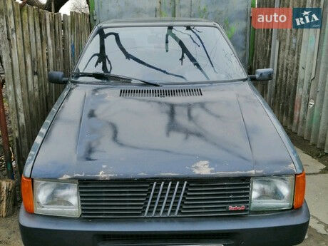 Фиат Уно 1987 року Fiat Uno 1987 року