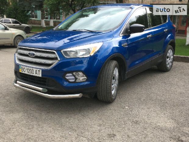 Ford Escape 2017 года