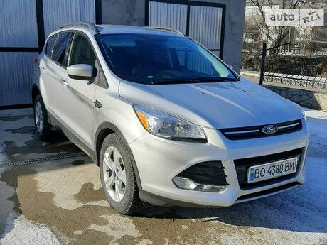 Форд Эскейп 2015 року Ford Escape 2015 року