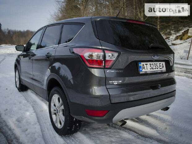 Ford Escape 2017 года