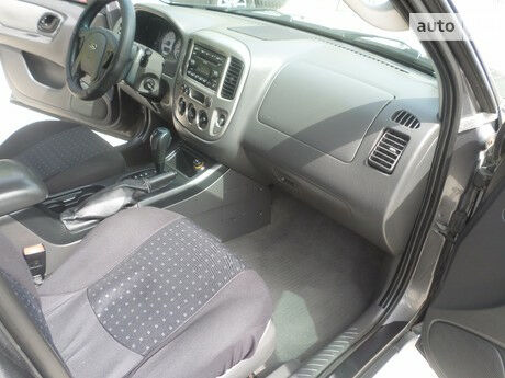 Ford Escape 2005 года