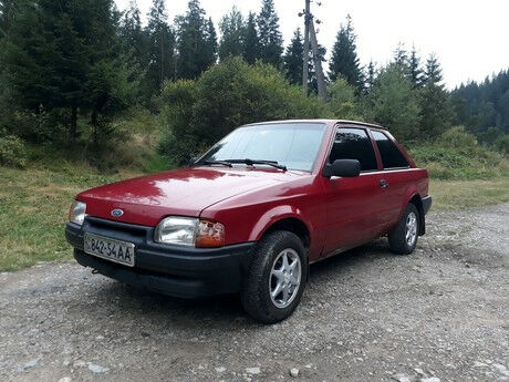 Форд Эскорт 1987 року Ford Escort 1987 року