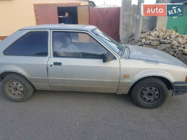 Ford Escort 1984 года