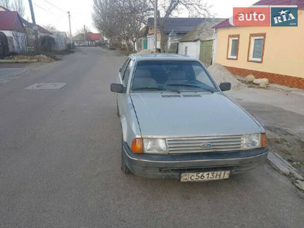 Ford Escort 1984 года