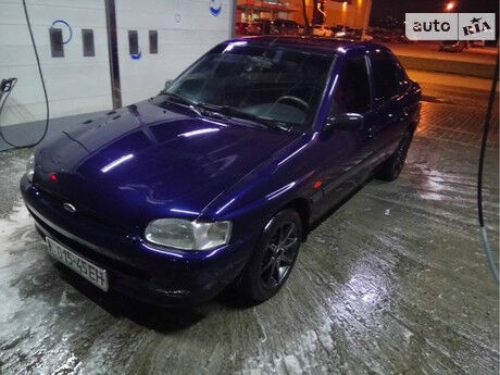 Ford Escort 1998 года