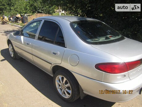 Форд Эскорт 1997 року Ford Escort 1997 року