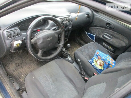 Форд Эскорт 1997 року Ford Escort 1997 року