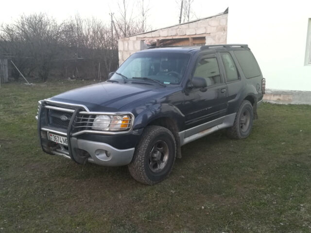 Ford Explorer 2000 года