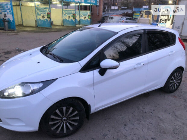 Ford Fiesta 2012 года