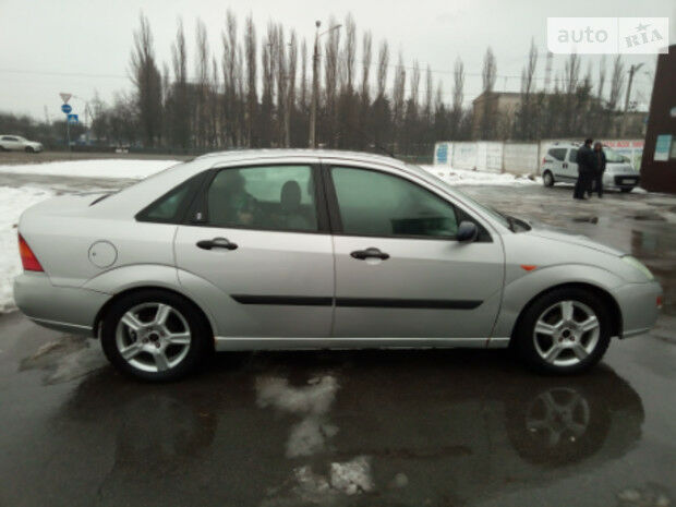 Ford Focus 2000 года