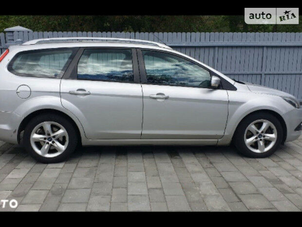 Ford Focus 2010 року