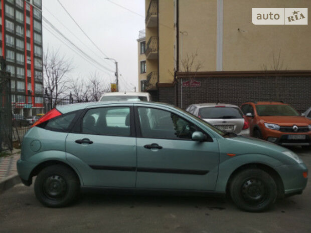 Ford Focus 2000 года