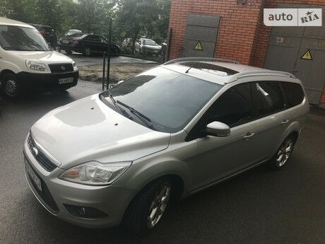 Ford Focus 2010 года