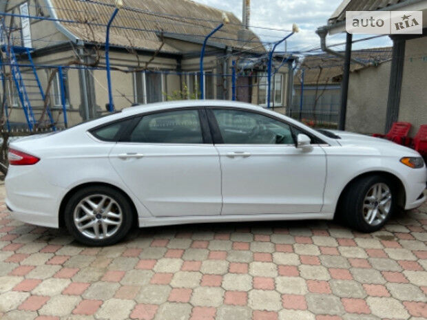 Ford Fusion 2015 року