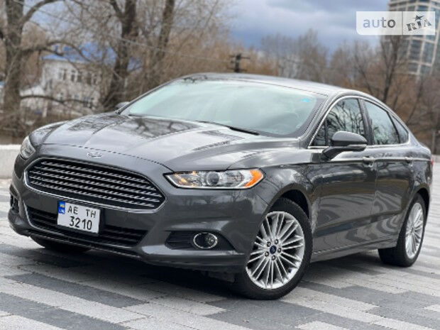 Ford Fusion 2015 року