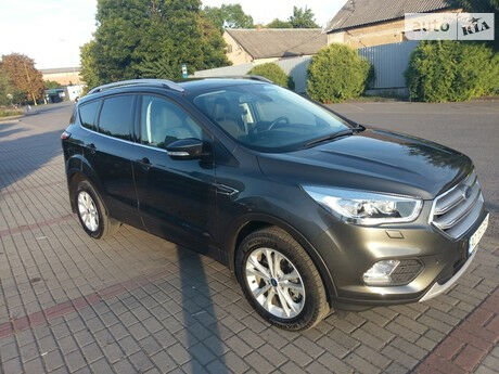 Ford Kuga 2019 года