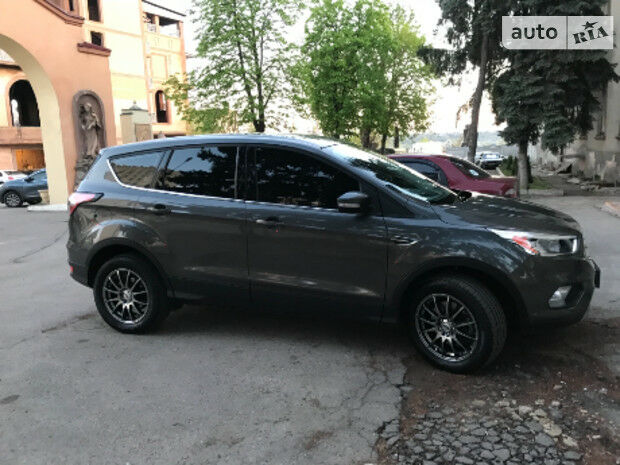 Ford Kuga 2017 года