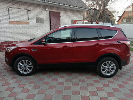 Ford Kuga 2019 року