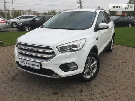 Ford Kuga 2019 года