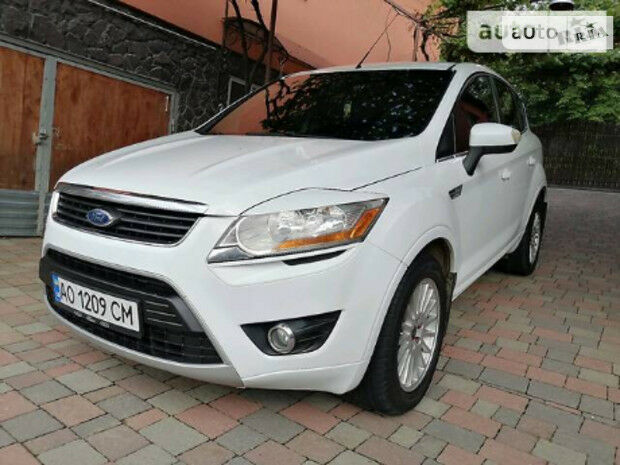 Ford Kuga 2010 року