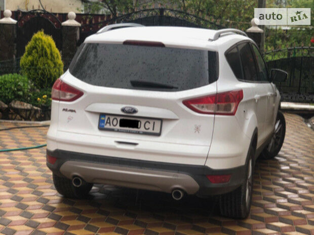 Ford Kuga 2014 року