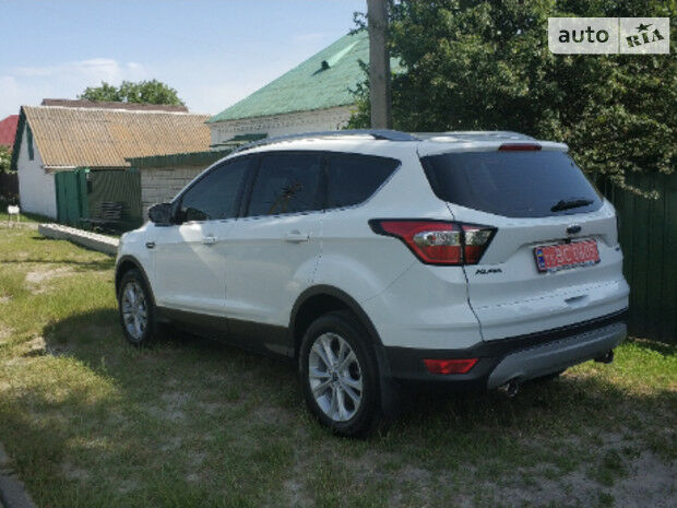 Ford Kuga 2019 року