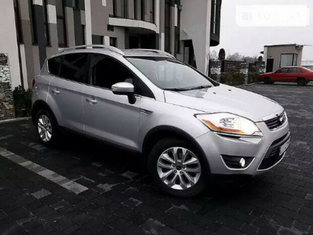 Ford Kuga 2011 року