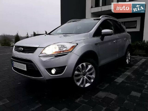 Ford Kuga 2011 року