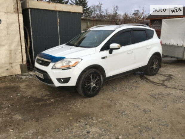 Ford Kuga 2011 року