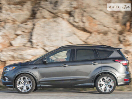 Ford Kuga 2013 года