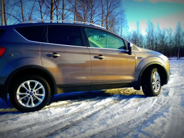 Ford Kuga 2012 року