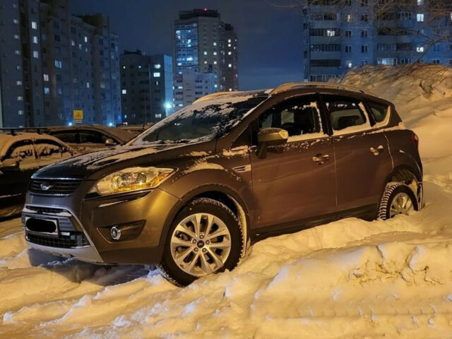Ford Kuga 2012 року