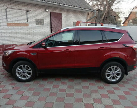 Ford Kuga 2019 року