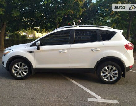 Ford Kuga 2012 року