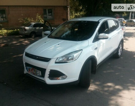 Ford Kuga 2015 года