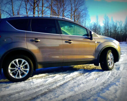 Ford Kuga 2012 року